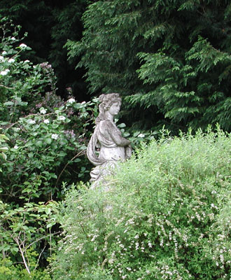 statue of gaia